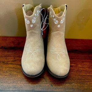 Girls size 2 Ankle Boots! Super cute and never worn!